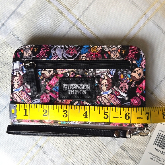 NWT Stranger Things Chibi Characters Tech Wallet - Picture 9 of 10